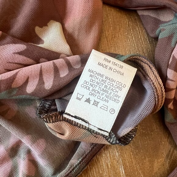 STAUD nylon floral cropped top with bell sleeve and pearl button detail - size s - Picture 7 of 7